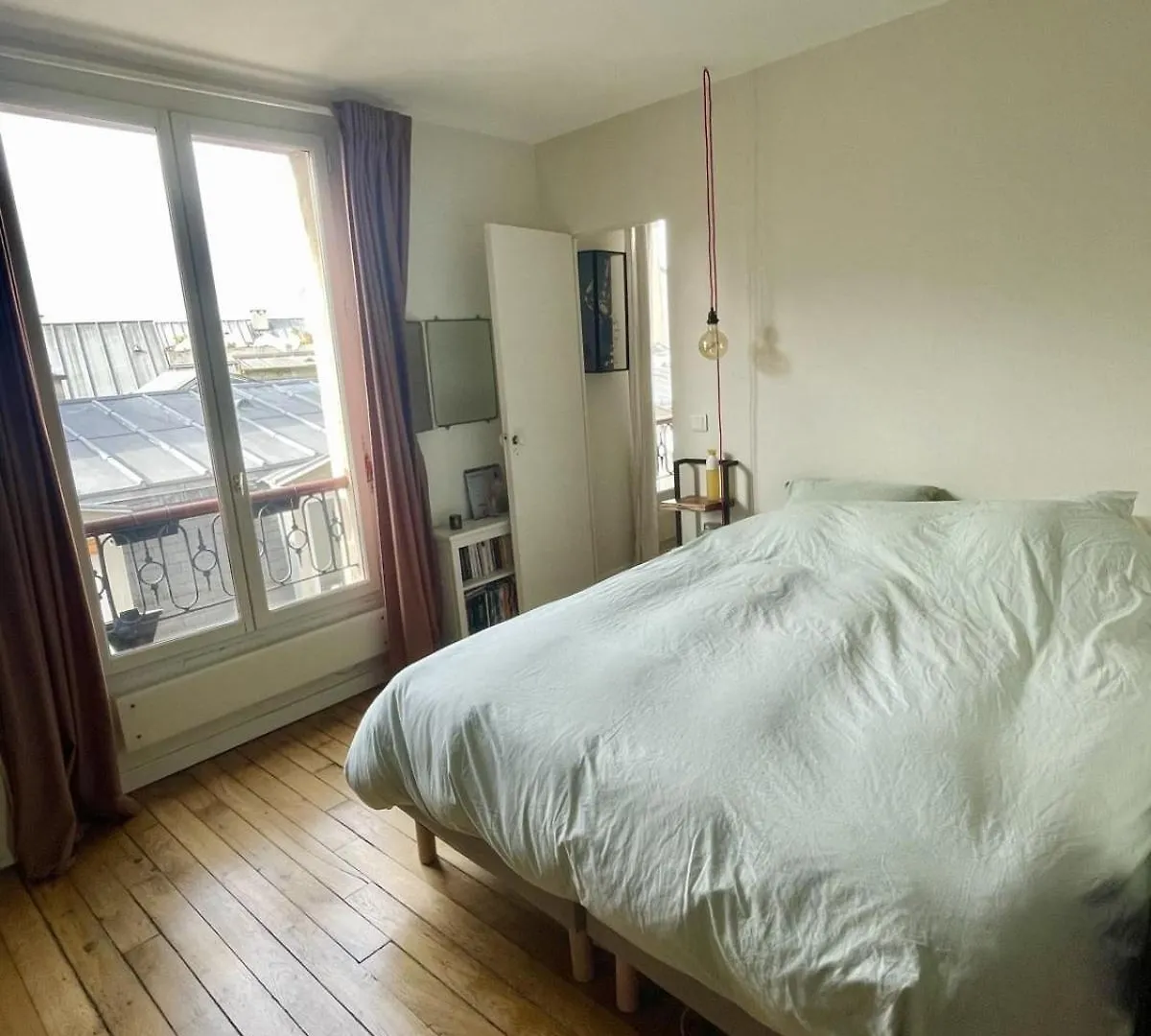 Parisian Apartment On Courtyard 0*, Parigi Francia