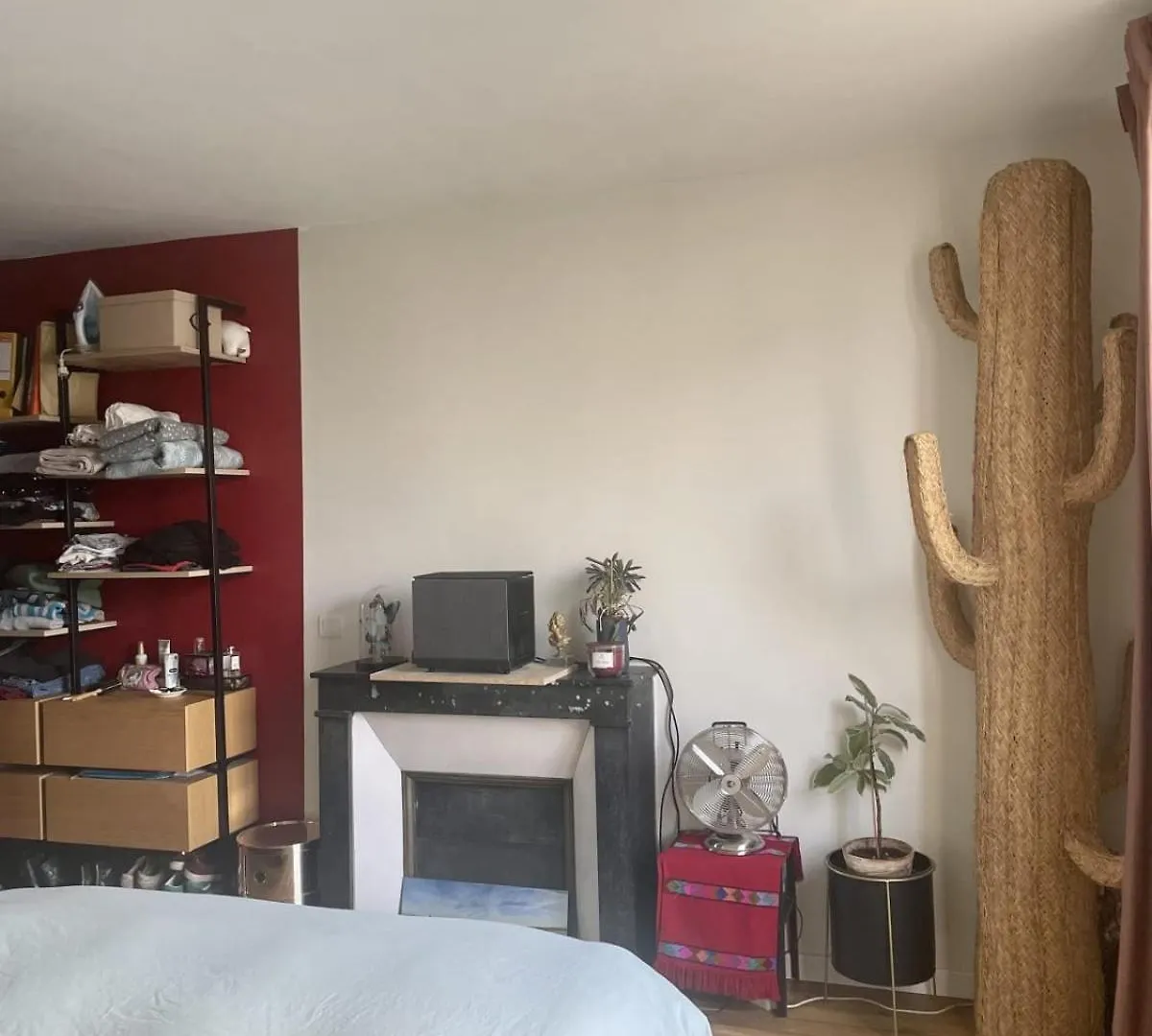 Parisian Apartment On Courtyard  Parigi